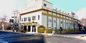 El Cine teatro Imperial de Maipú ya está funcionando y este viernes presenta una divertida propuesta.