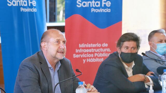 El rafaelino encabezó este lunes el acto de apertura de sobres para licitar obras hídricas en Funes. (@omarperotti)