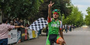 Leonardo Cobarrubia (SEP San Juan) ganó su segunda etapa en la Vuelta de Mendoza y es el nuevo líder.