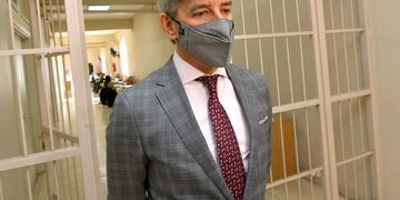 El juez federal mendocino Walter Bento (58) fue procesado como presunto líder de una asociación ilícita dedicada al cobro de coimas a cambio de beneficios judiciales. Buscan que el funcionario deje de ejercer sus funciones para que pueda ser arrestado.