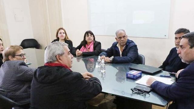 Medina Ruiz dialogó con gremios docentes respecto a la vacunación por el dengue.