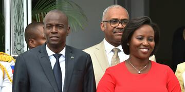 Golpe comando asesinó al presidente de Haití, Jovenel Moise (i), y a su esposa, Martine Moise.