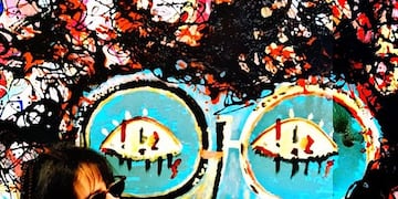 "Nina 1", una obra realizada con nanopartículas y pigmento inteligente se expone en Galería Arroyo y a cargo de una artista de Tandil