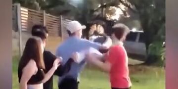 Joven resultó desvanecido tras sufrir un golpe de puño en San Pedro.