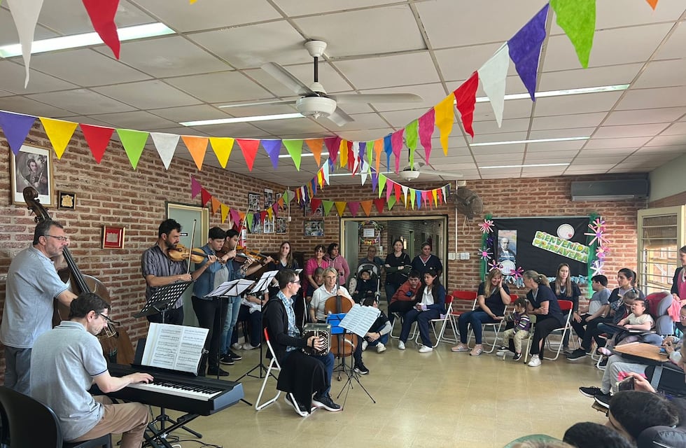 La Orquesta de Tango brindó un concierto didáctico en APADIR