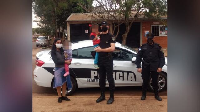 La niña estaba jugando cerca del domicilio.