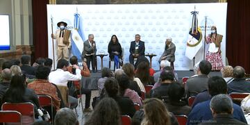 Eduardo Barcelona, Carolina Moisés, Luis Vega y Julio Ferreyra, en el segundo panel de la jornada cultural celebrada en el Congreso de la Nación.
