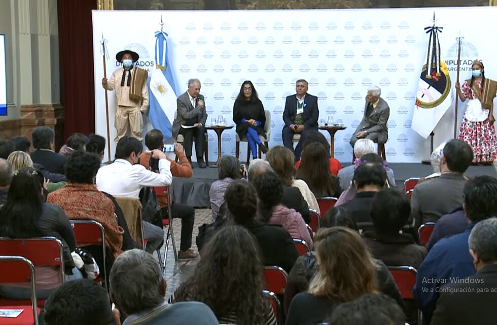 Variados proyectos de ley ponen en valor la figura del general Arias