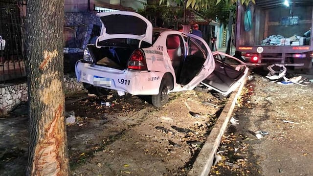 Lomas de Zamora: un patrullero terminó incrustado en una casa. (Foto: El Diario Sur)