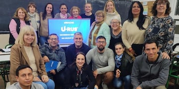 Docentes de la Universidad Popular son capacitados por profesionales de U-RUS, la Universidad Corporativa de Río Uruguay Seguros.