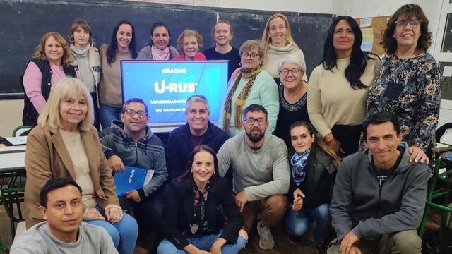 Docentes de la Universidad Popular son capacitados por profesionales de U-RUS, la Universidad Corporativa de Río Uruguay Seguros.