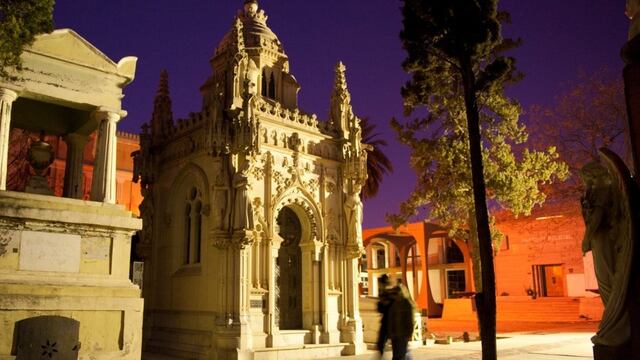 La comuna realizará los próximos martes 12 y 26 de enero las visitas guiadas a la necrópolis capitalina. En esta oportunidad el tema será: Cementerio nocturno: Crímenes de la Ciudad. Gentileza MCM