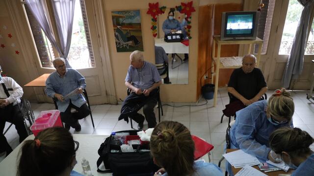 La Provincia informó que se empezó a vacunar en los geriátricos (Prensa Gobierno)