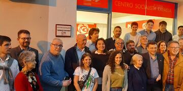 Descubrieron una placa con el nombre de "Hermes Binner" en el Centro Socialista de Rafaela