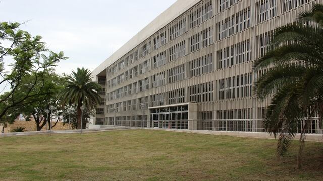 Robo. Los ladrones que actuaron en el edificio, semanas atrás, aprovecharon la escasez de custodia y el trabajo a media máquina.