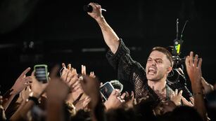 Wos presentó Descartable en Racing con Dillom, Ca7riel, Natalia Lafourcade y la bendición del Indio Solari