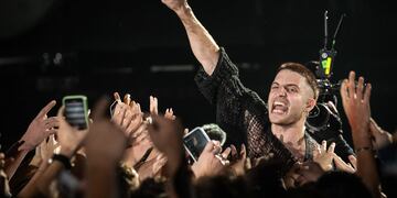 Wos presentó Descartable en Racing con Dillom, Ca7riel, Natalia Lafourcade y la bendición del Indio Solari