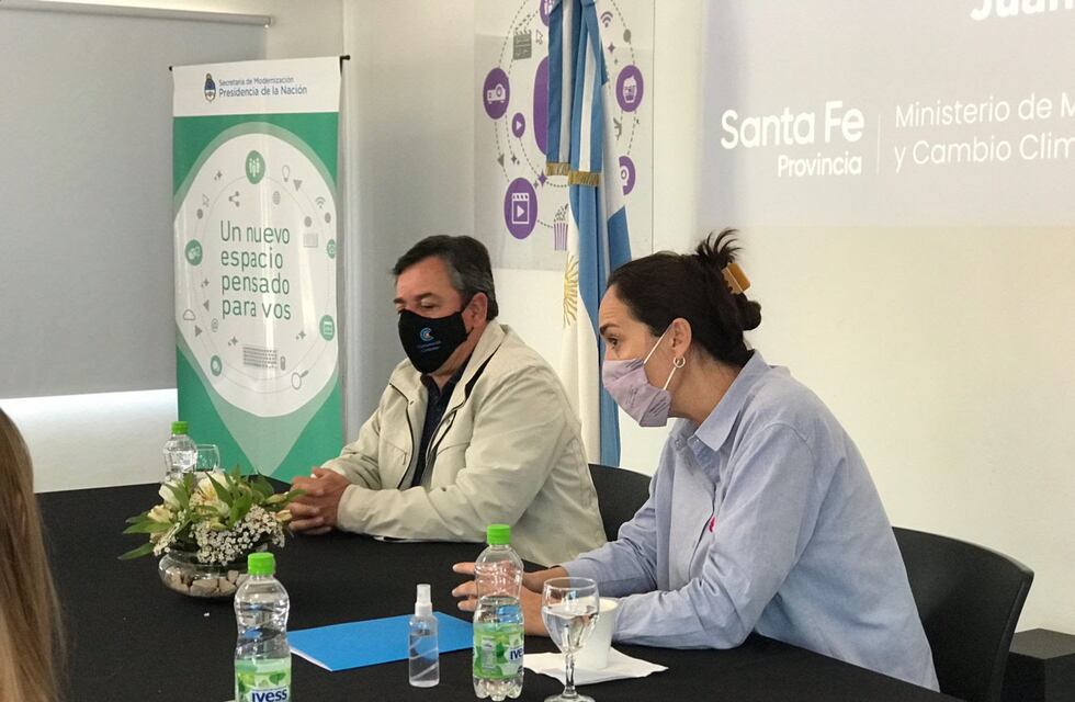 La ministra Gonnet se reunió con representantes de Pujato y Fuentes