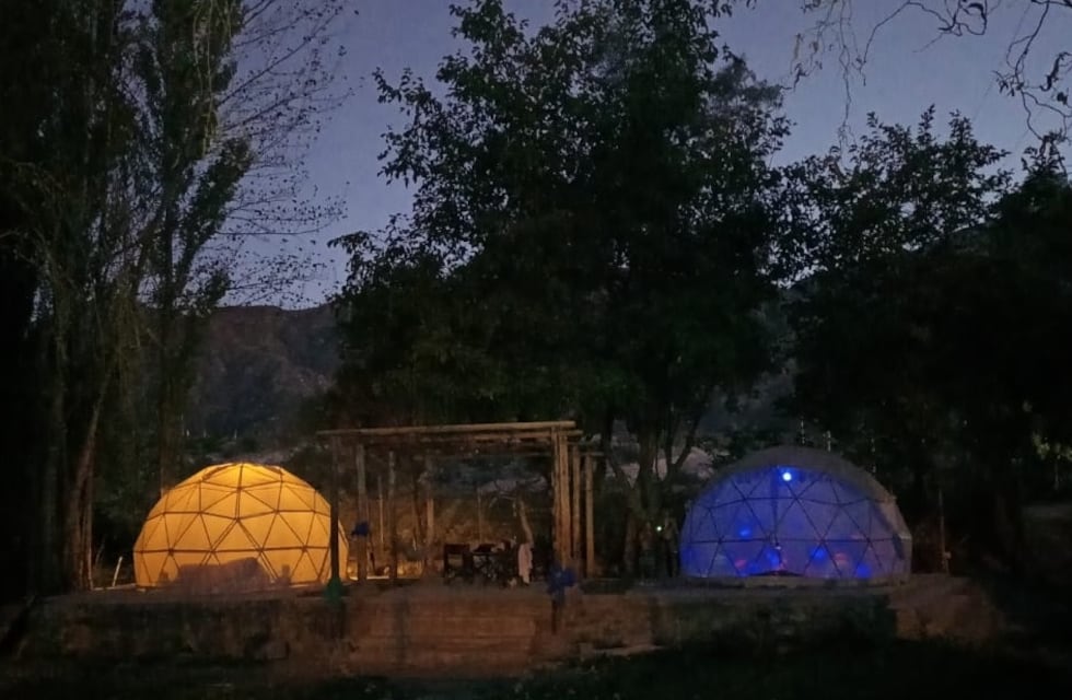 Ecodomos en Pedernal, una propuesta que enamora a los turistas