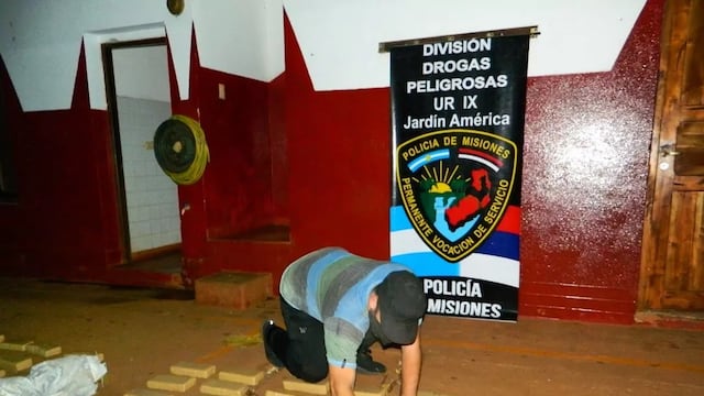 Los bultos fueron trasladados a la unidad de Bomberos de Jardín América para su contabilización y pesaje.