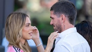 Tini Stoessel acompañó a Rodrigo De Paul y sus hijos en la presentación del Inter Miami: del romántico gesto a los abrazos