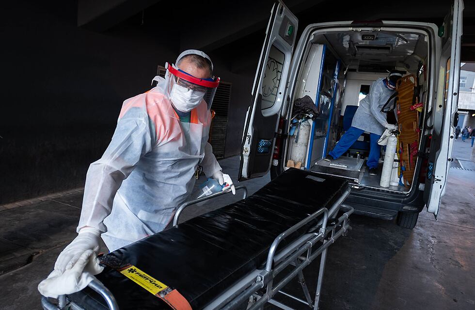 Advierten que las ambulancias tardan horas en encontrar camas para internar pacientes con Covid