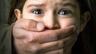 Una menor vivió un calvario y es que fue abusada cuando tenía 10 y 15 años.