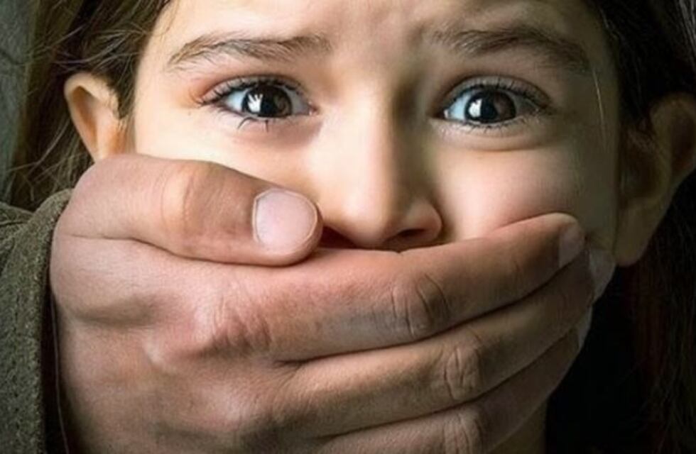 Prisión preventiva por estar acusado de abusar sexualmente de su pareja y a dos hijas de ella