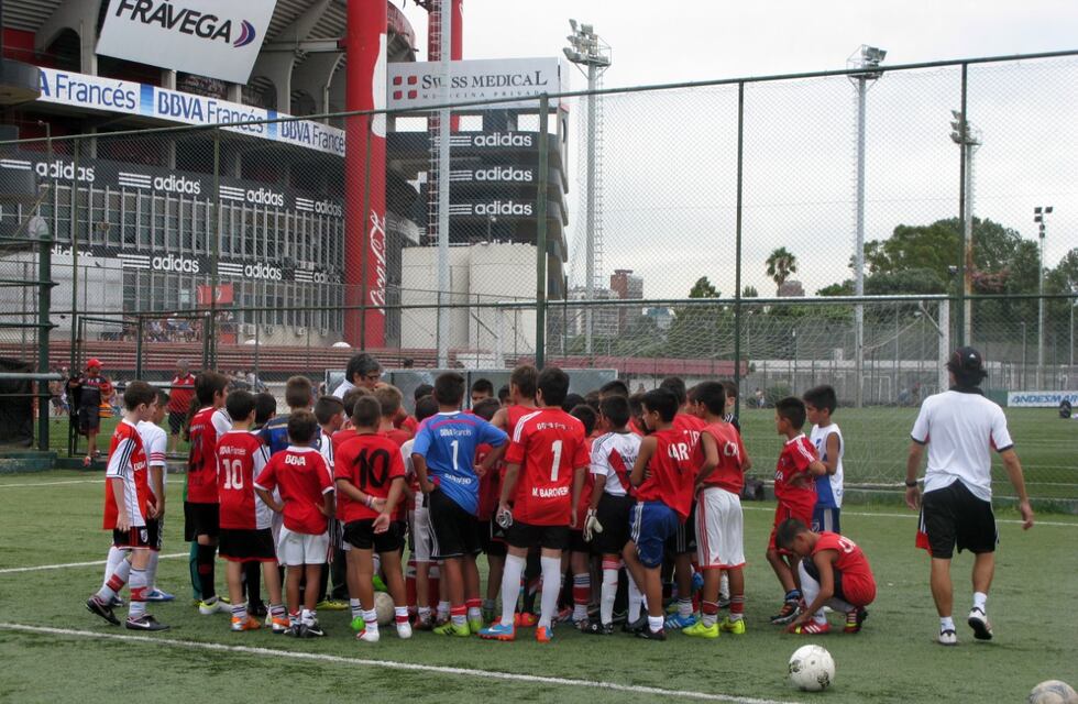 Jóvenes futbolistas de Arroyito y Las Varillas son seguidos por River Plate