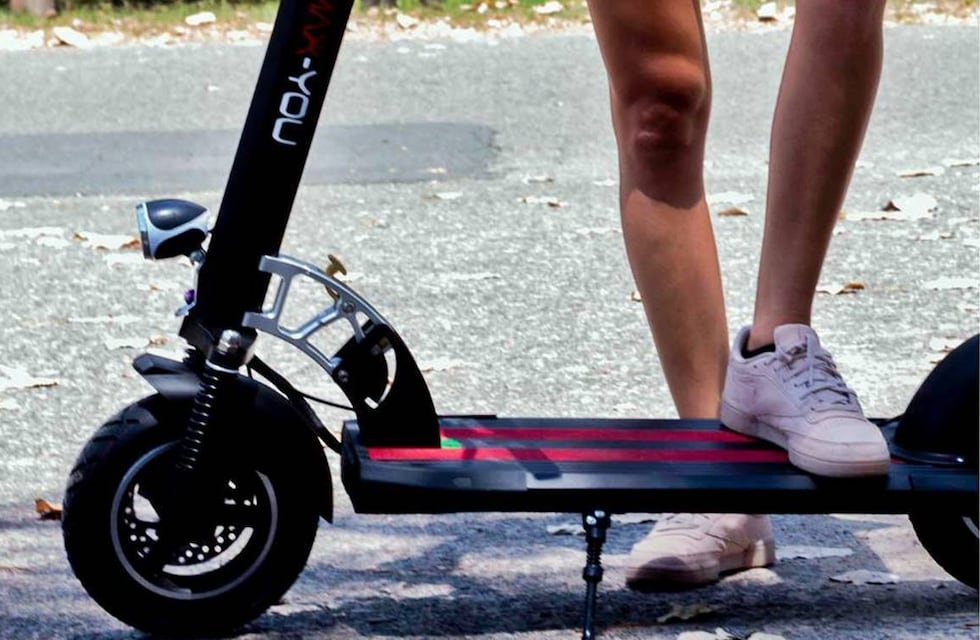 Reglamentaron el uso de monopatines eléctricos en Rosario