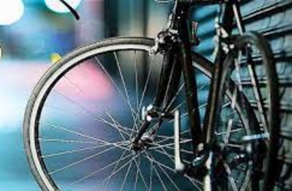 Tránsito: robaron bicicletas en una escuela, escaparon y la policía detuvo a uno de los jóvenes