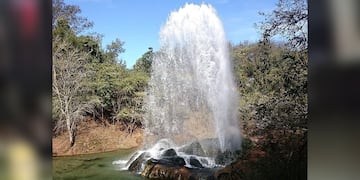 Hay un géiser en Coronel Mollinedo, Salta, que funciona hace más de 35 años.