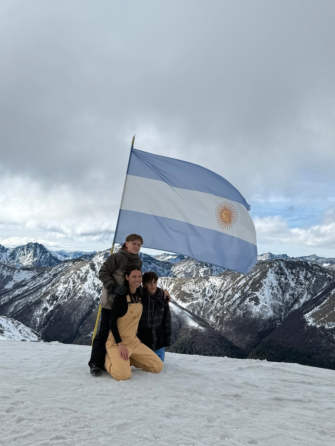Pampita con dos de los hijos que tuvo con Benjamín Vicuña.