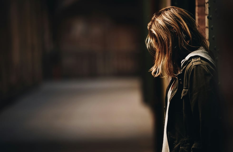 Golpeó a su novia y la encerró con sus hijas: investigan un caso de violencia familiar en Córdoba