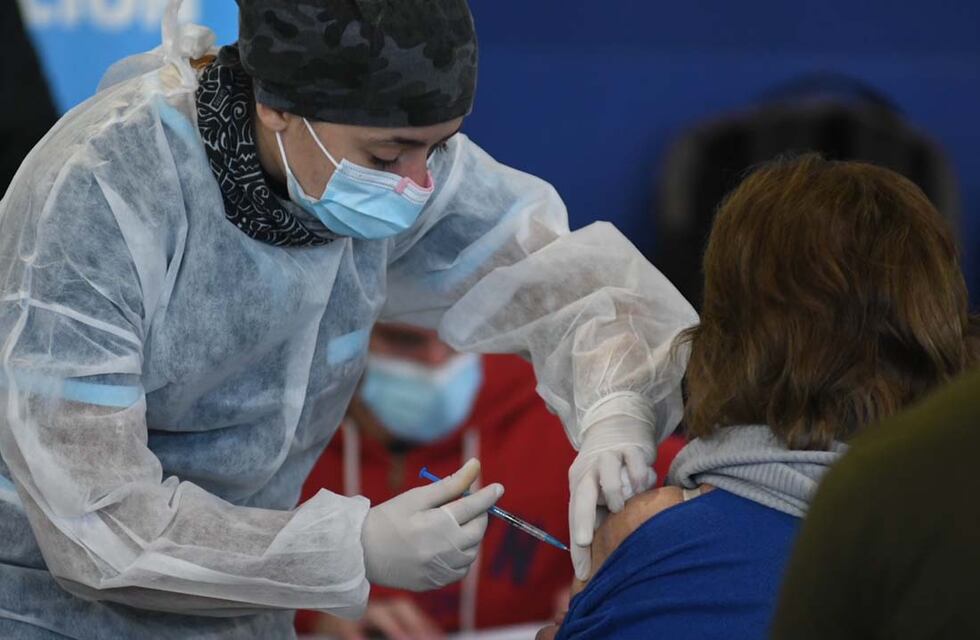 Comenzó la vacunación de la segunda dosis para docentes de Mendoza