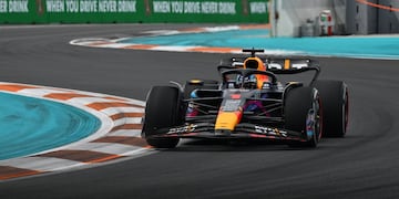 Nueva victoria de Verstappen, que se escapa en la punta del campeonato.