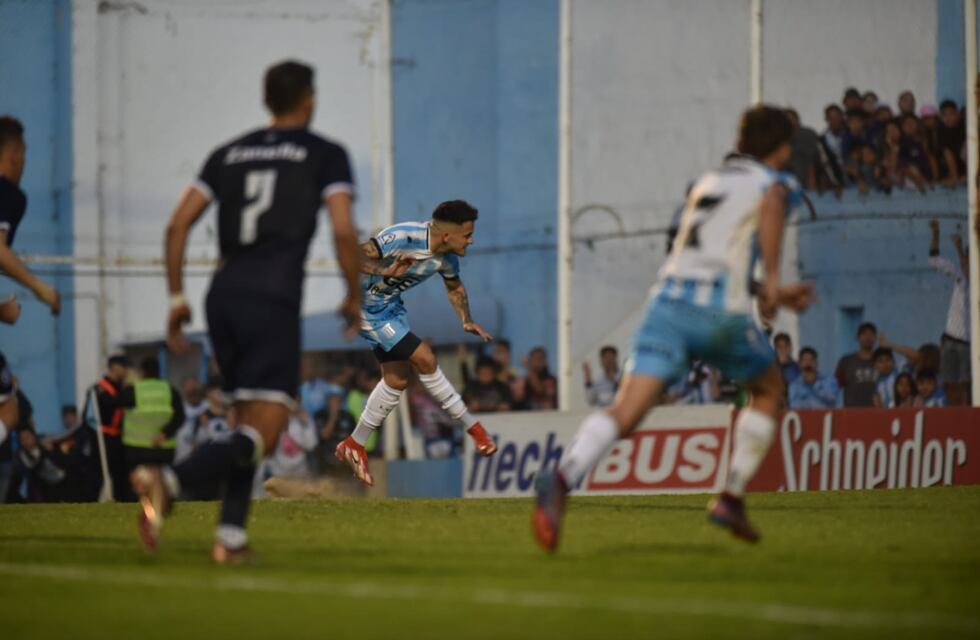 Video: un gol para cortar la mufa y que Racing de Nueva Italia vuelva al triunfo