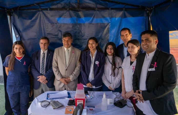 Los tráilers de salud suman controles de cáncer de mama y estudios ginecológicos, reforzando la prevención en el Mes de la Sensibilización.