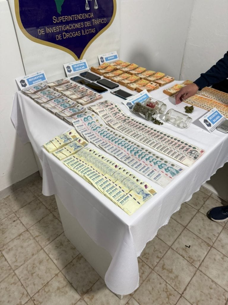 Tres Arroyos: en operativo antidrogas incautan marihuana, dinero y celulares