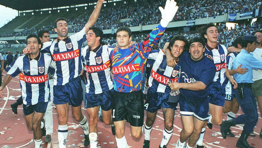 Zelaya , Montelongo , Astudillo, Cuenca , Gorosito y García festejan un triunfo ante Belgrano en 1996 (Foto: Archivo / La Voz). 