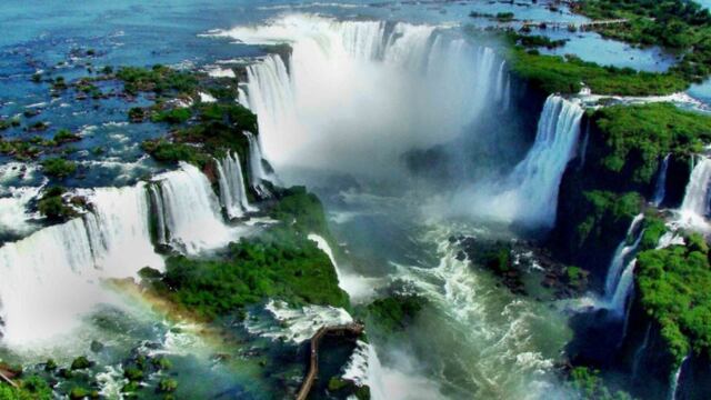 En la Garganta del Diablo, un joven pidió casamiento a su novia.