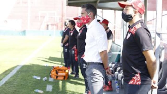 "Lo buscamos por adentro, por afuera, y fallamos en la definición en la que tuvimos", reconoció el técnico de la Gloria.