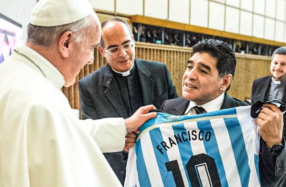 Qué tuvo que ver el Papa Francisco con que Diego Maradona reconociera a sus hijos Diego Junior y Jana