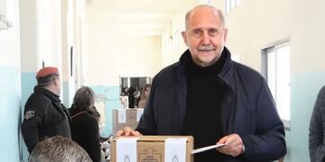 Omar Perotti votó en Rafaela