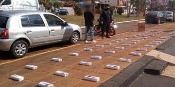 Secuestran contrabando de cigarrillos en Capioví.