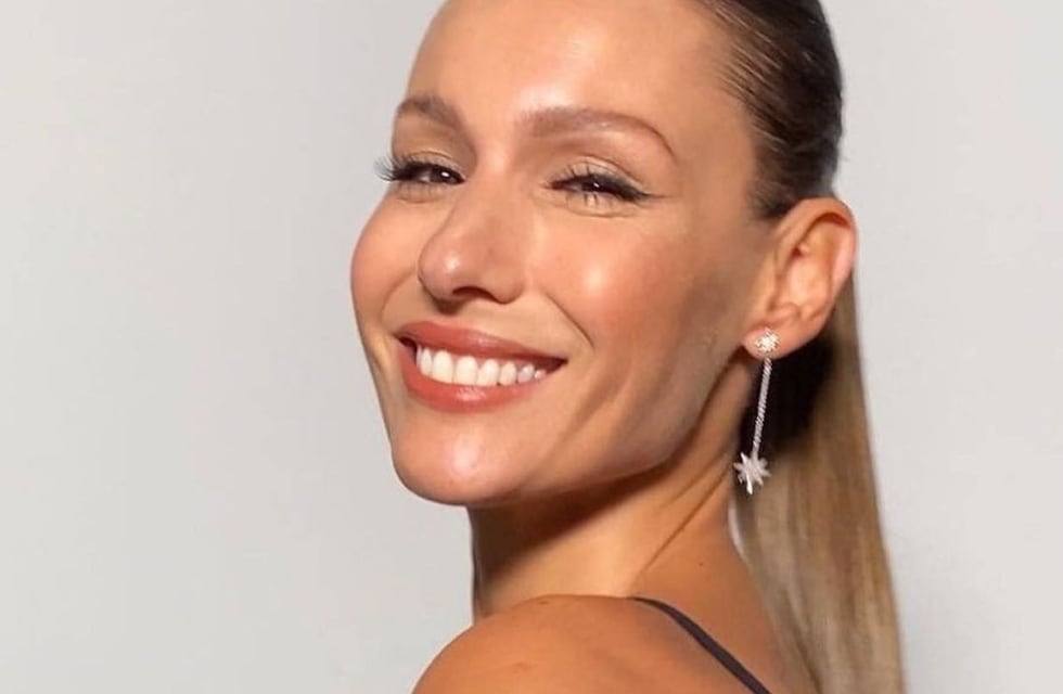 Pampita se filmó con un minivestido negro al cuerpo y dejó a miles pasmados con su belleza