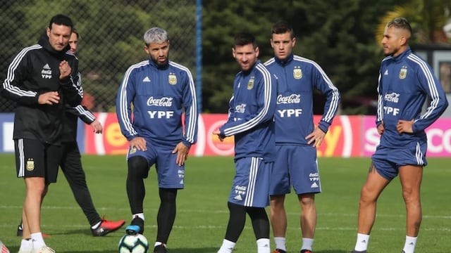 Sergio Agüero y el resto de sus compañeros en una de las convocatorias de Lionel Scaloni.