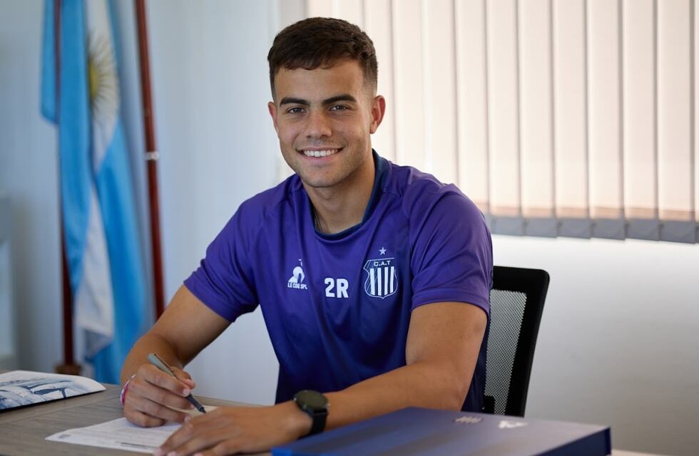 Quién es Emilio Suárez, el defensor de 20 años que compró Talleres