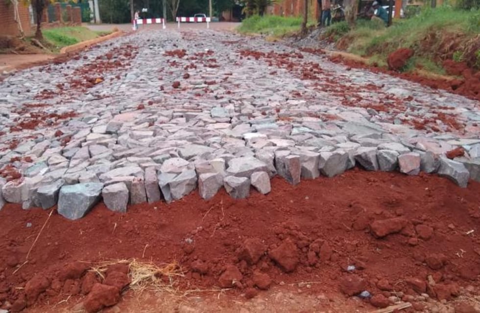 Realizan obras de empedrado en Eldorado