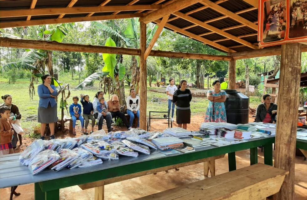 El merendero “Somos Felices” recibió kits de útiles escolares en Puerto Iguazú